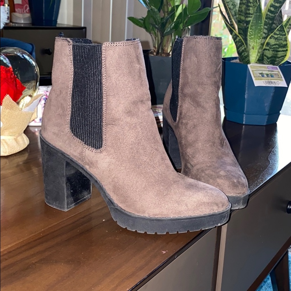 Block heeled ankle boots